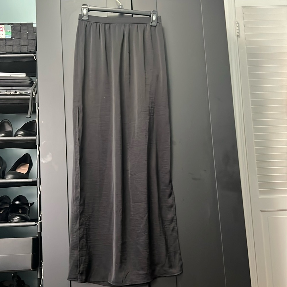 Forever 21 Black Skirt. Side zip. Side Split on both sides. Women Size S.